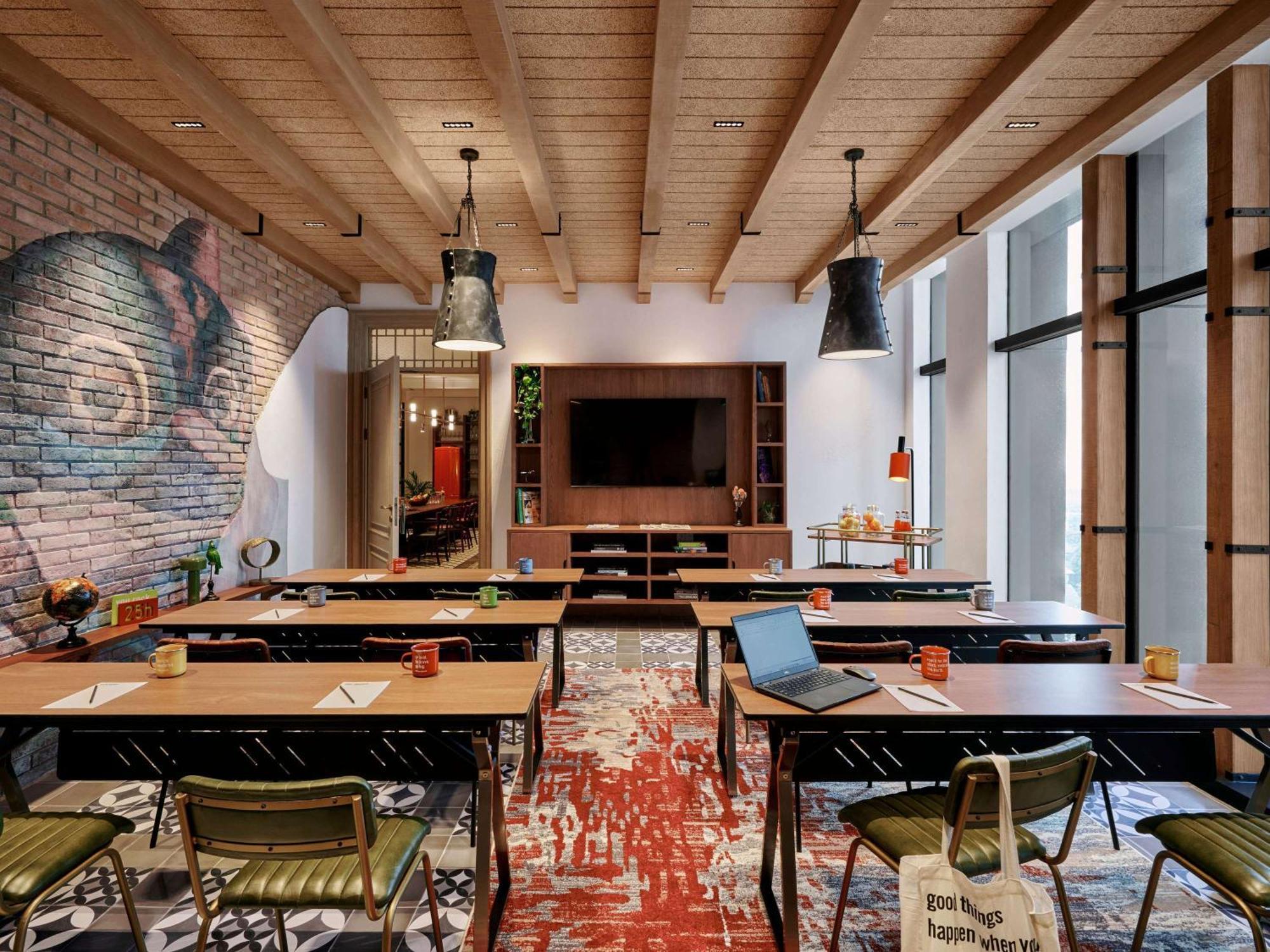 25Hours Hotel Jakarta The Oddbird Luaran gambar